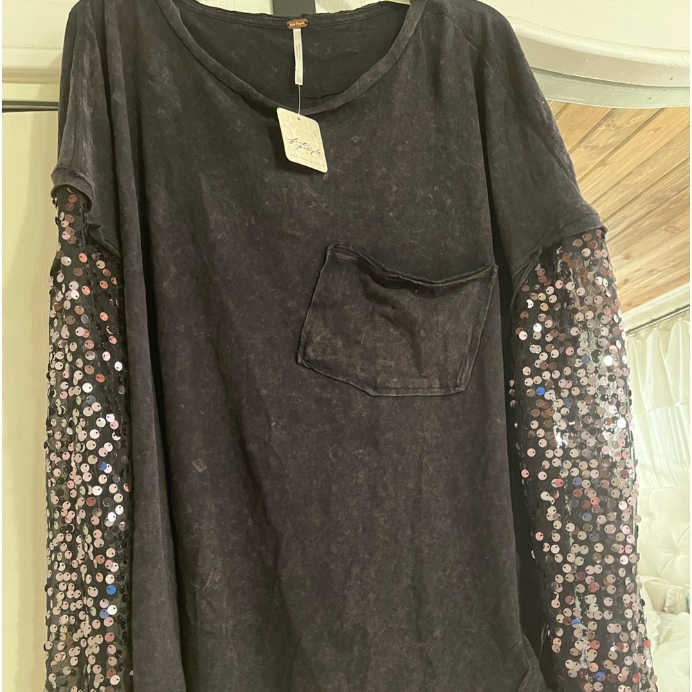 Free people sequin sleeve top brand new with tags!size xl